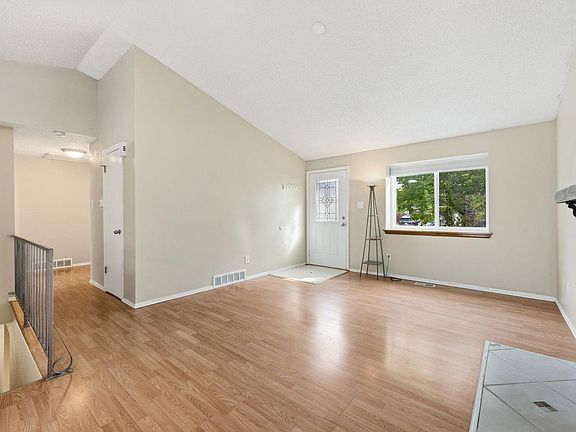 5th image of 2137 Steele St