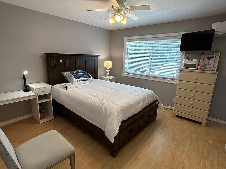 2512 Santa Ana Ave — Photo 9