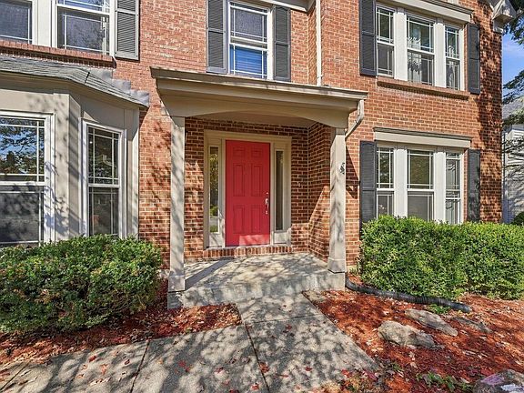3rd image of 16 Glenridge Dr