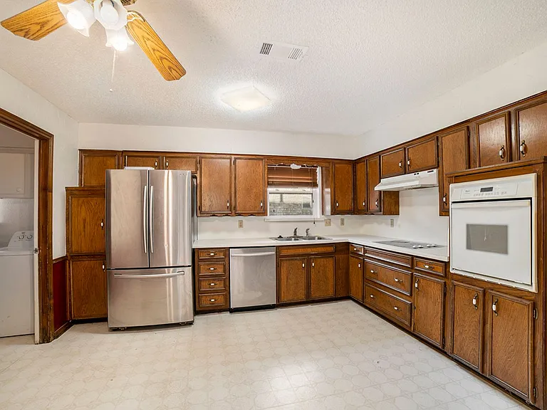 1608 San Antone Ln — Photo 8