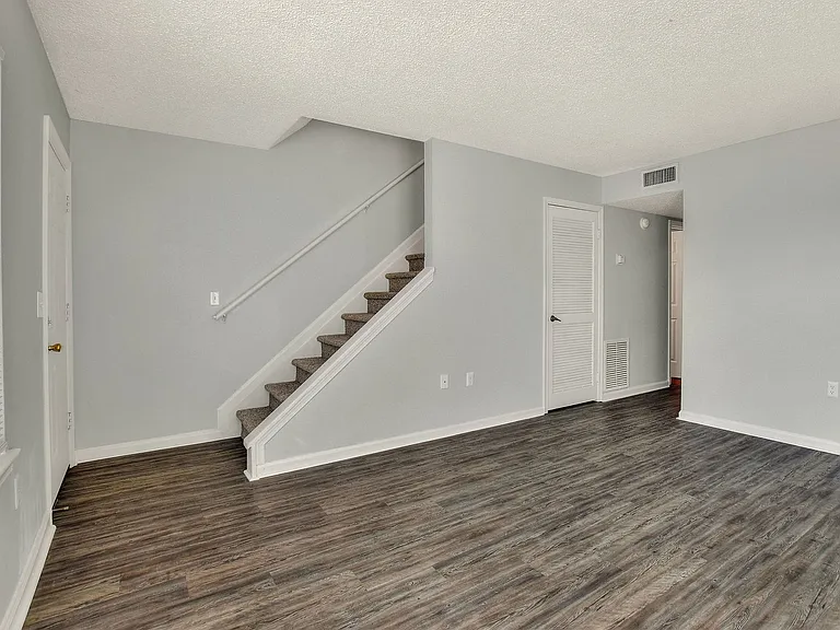 1860 Avenue Q SW — Photo 5