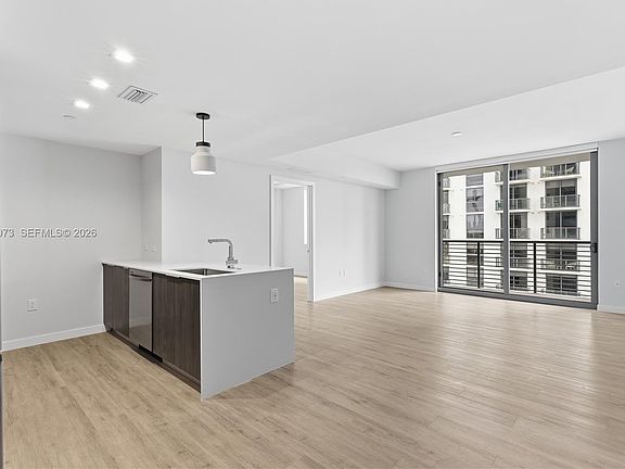 5th image of 697 N Miami Ave #1810