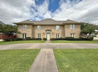 302 Buckingham Dr, Port Neches, TX 77651