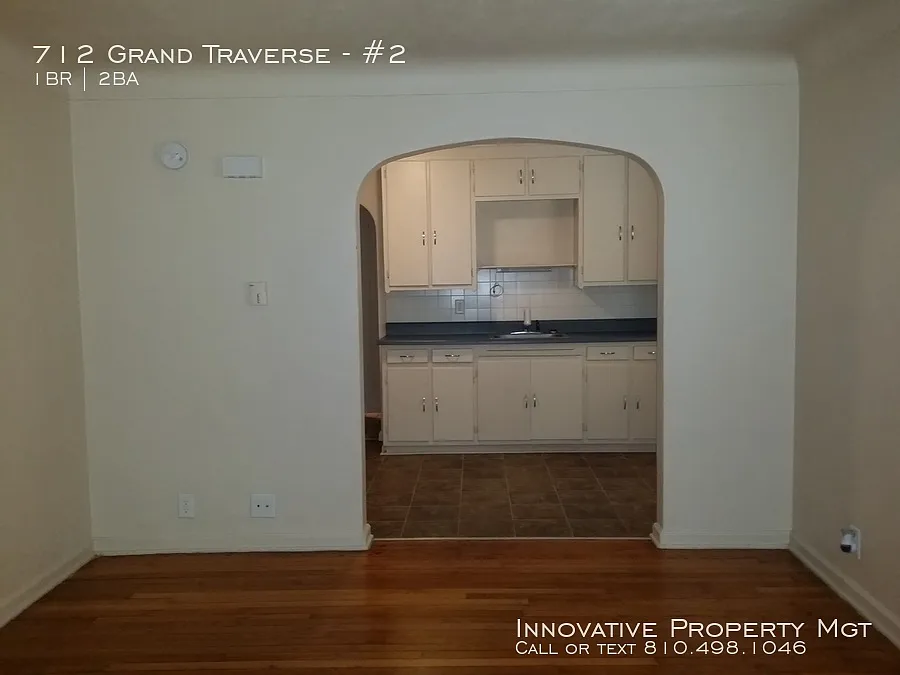 712 S Grand Traverse St APT 2 photo 1