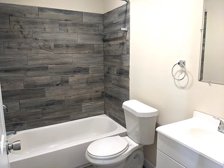 4325 Norfolk Ave — Photo 9