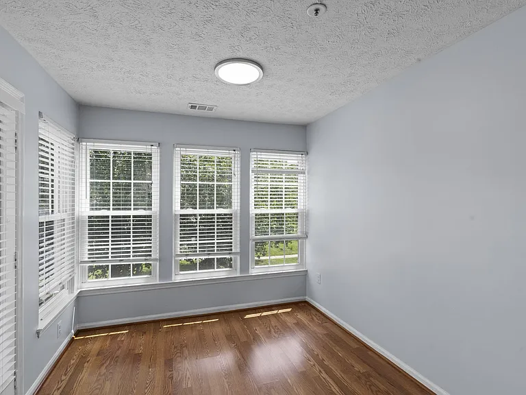 815 Deering Rd — Photo 9