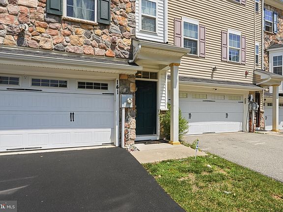 3rd image of 141 Graystone Dr