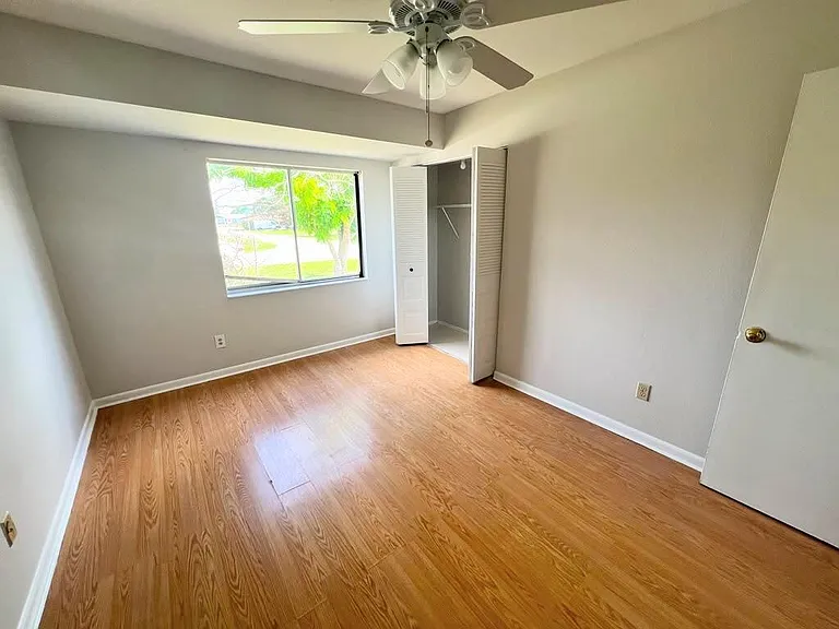 311 SW Homeland Rd — Photo 12