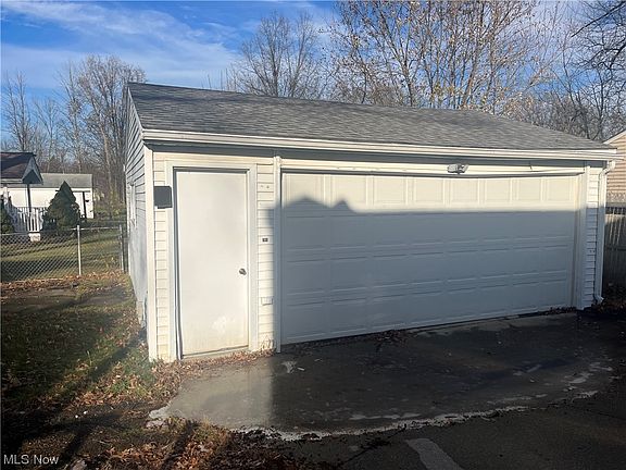 4th image of 35801 Meyer Ave