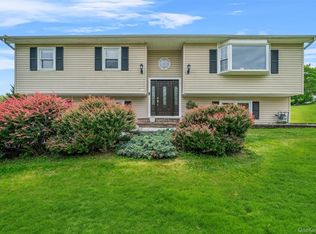 4 Genny Dr, Highland Mills, NY 10930