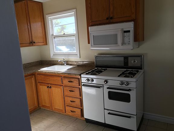 4th image of 362 1/2 W Badillo St