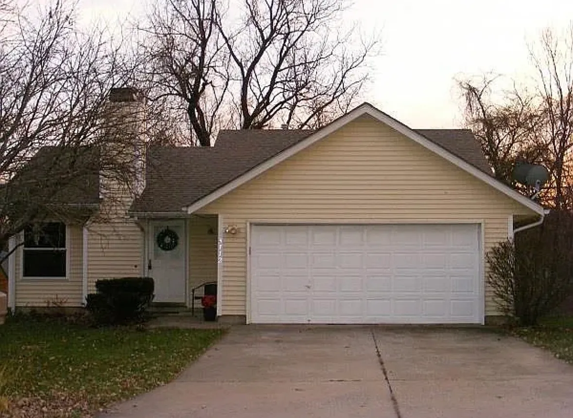 3 bed, 1.5 bath, 1046 sqft, $1,750 — Photo 1