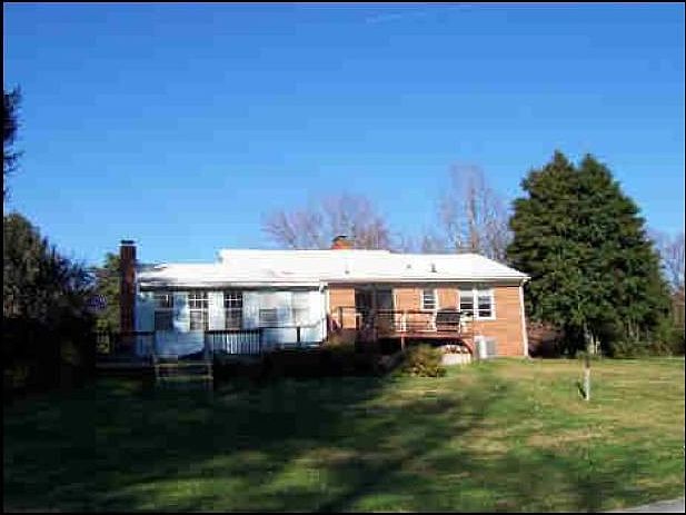 2nd image of 3825 Maple Hill Rd