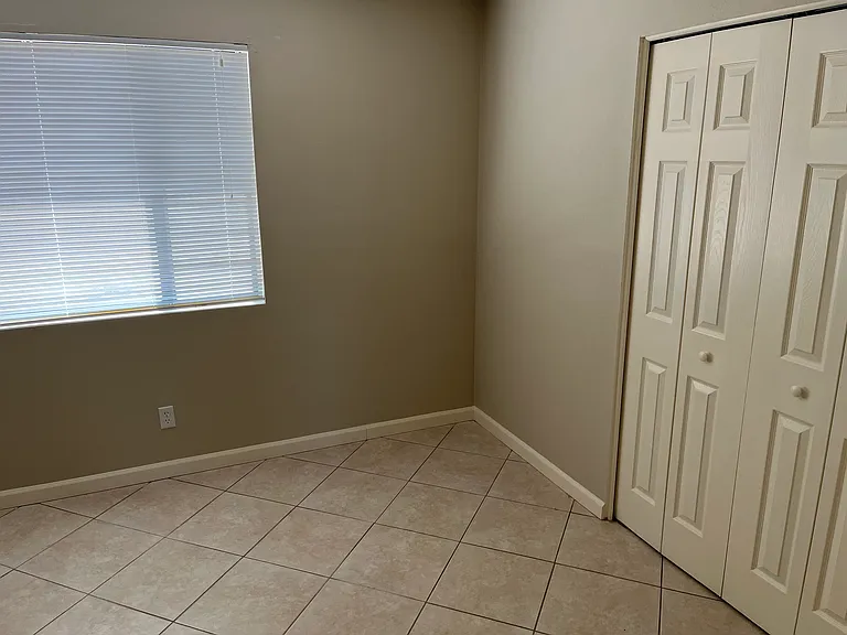101 E Los Arcos — Photo 10
