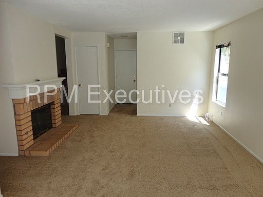 4th image of 29085 Marilyn Dr