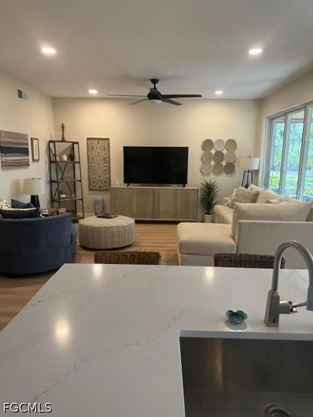2 bed, 2.0 bath, 1242 sqft, $5,800 — Photo 4