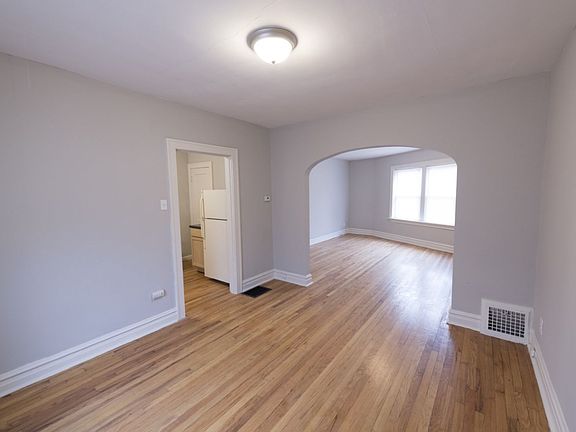 2nd image of 3457 Lawn Ave #2W