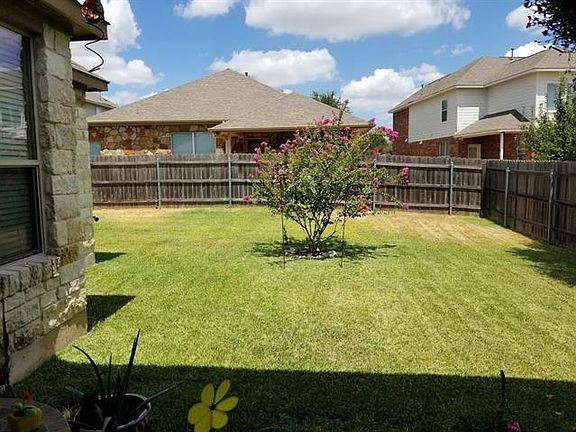 3rd image of 511 Rolling Brook Ln