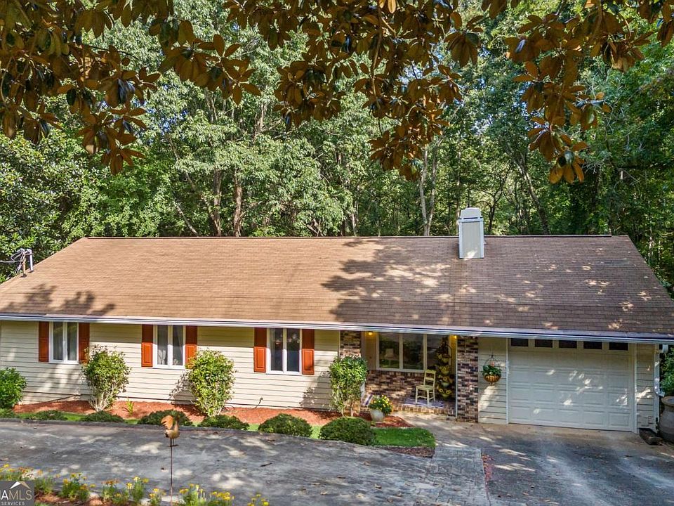 1st image of 684 Honeysuckle Rd