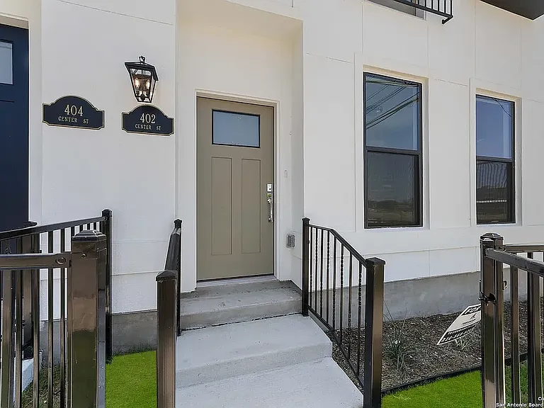 402 Center St — Photo 5