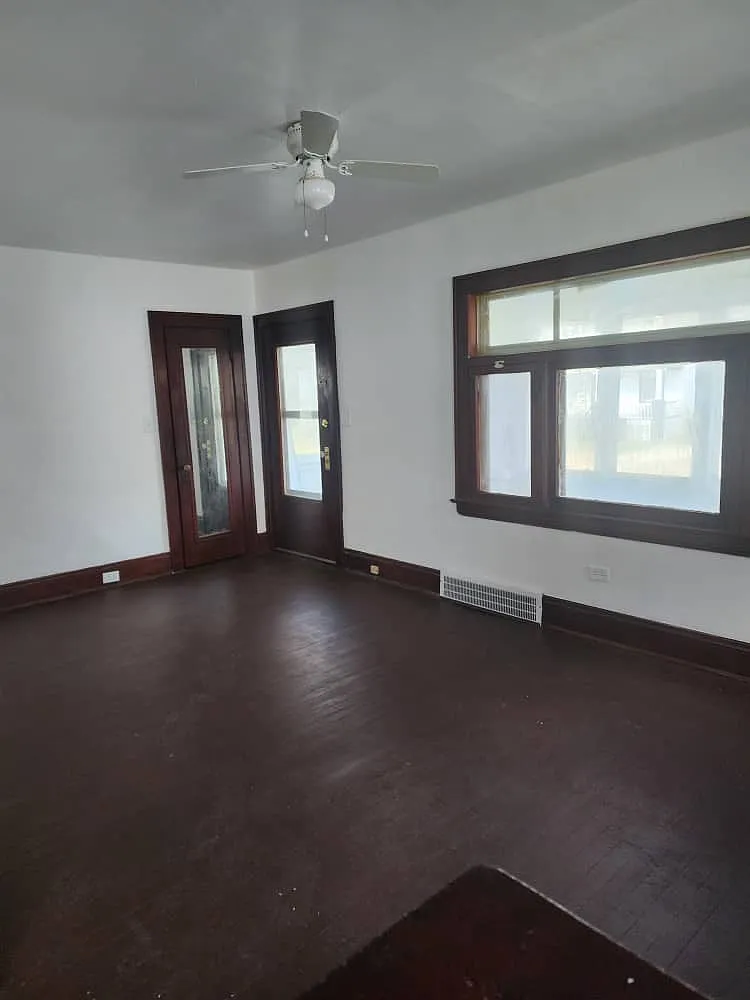 2 bed, $1,050 — Photo 3