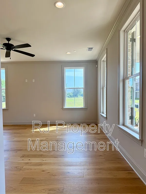 3 bed, 2.5 bath, 2209 sqft, $3,500 — Photo 3