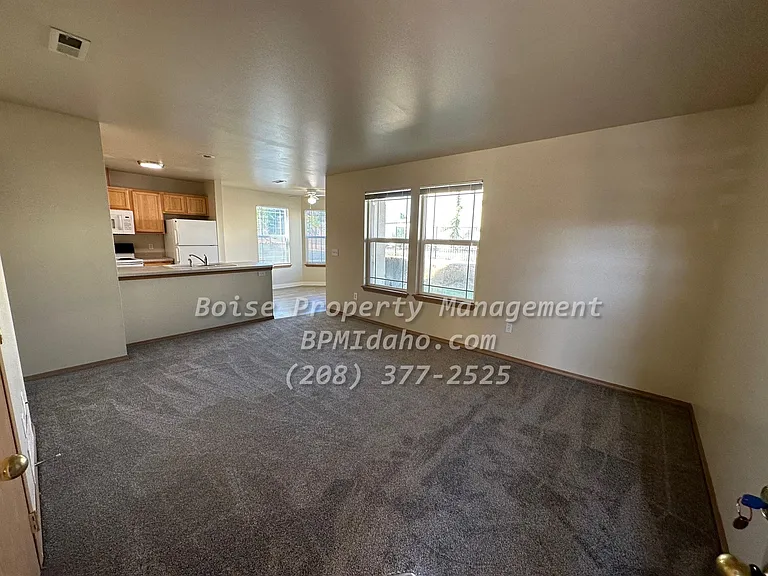 1805 E Overland Rd #19 — Photo 1