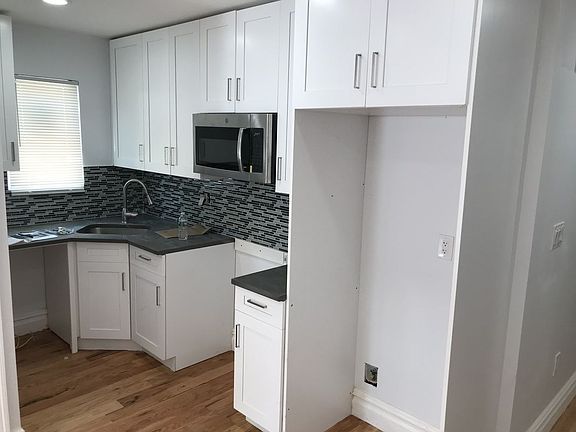 3rd image of 3814 Harper Ave