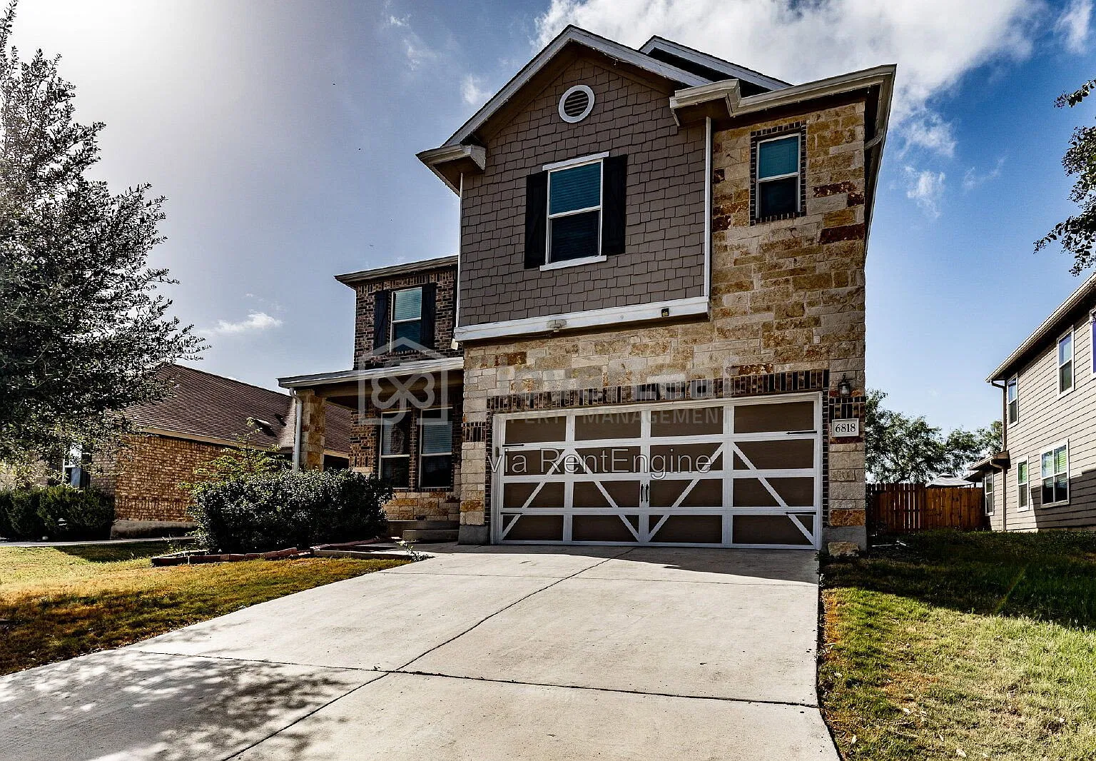 4 bed, 2.5 bath, 2561 sqft, $2,000 — Photo 2