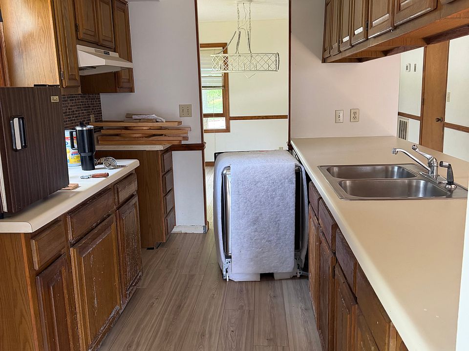 1st image of 100 Hugh Ln
