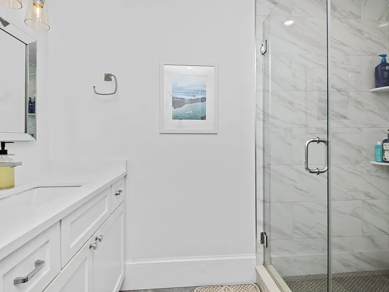 322 Bunker Hill St #B — Photo 14