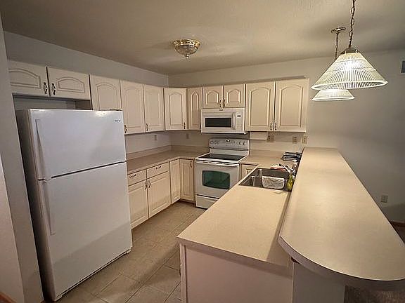4th image of 1301 Crescent Dr
