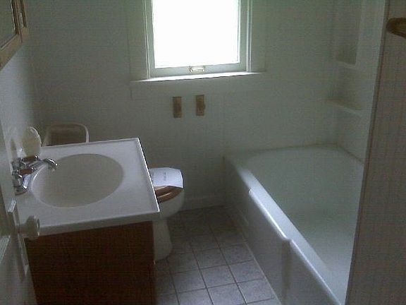 5th image of 921 N Harbison Ave