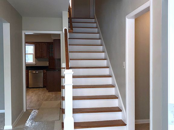 3rd image of 1598 Kingsley Ave