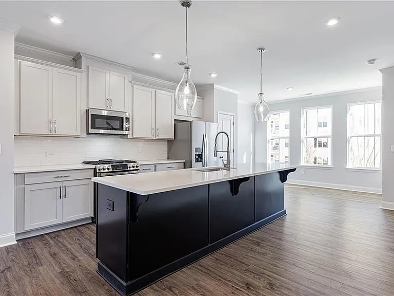 801 Cameron Trl — Photo 2