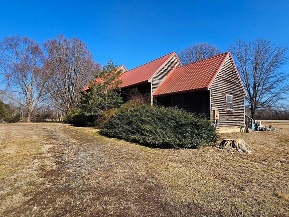 2nd image of 44 Tindall Island Rd