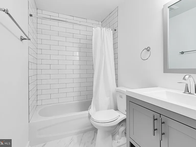 1712 3rd St NW #1 — Photo 6