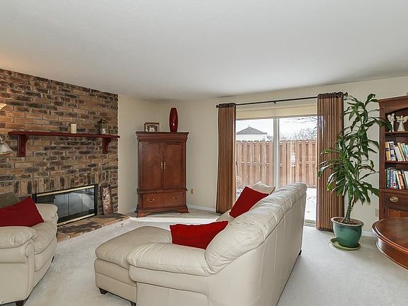 3rd image of 957 Sturbridge Dr