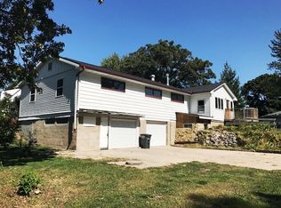 205 W Graham St, Dixon, IL 61021