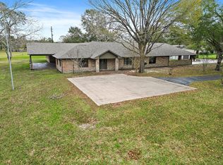 15151 Lakeview Dr, Beach City, TX 77523