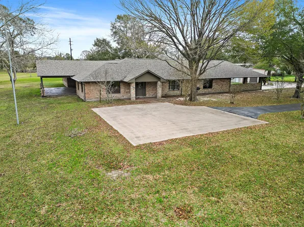 15151 Lakeview Dr, Beach City, TX 77523