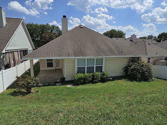4th image of 2410 Parkview Dr
