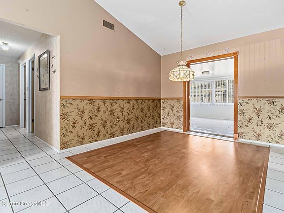 5th image of 2415 Raintree Lake Cir