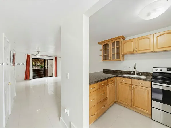 1901 NW South River Dr APT 30C, Miami, FL 33125