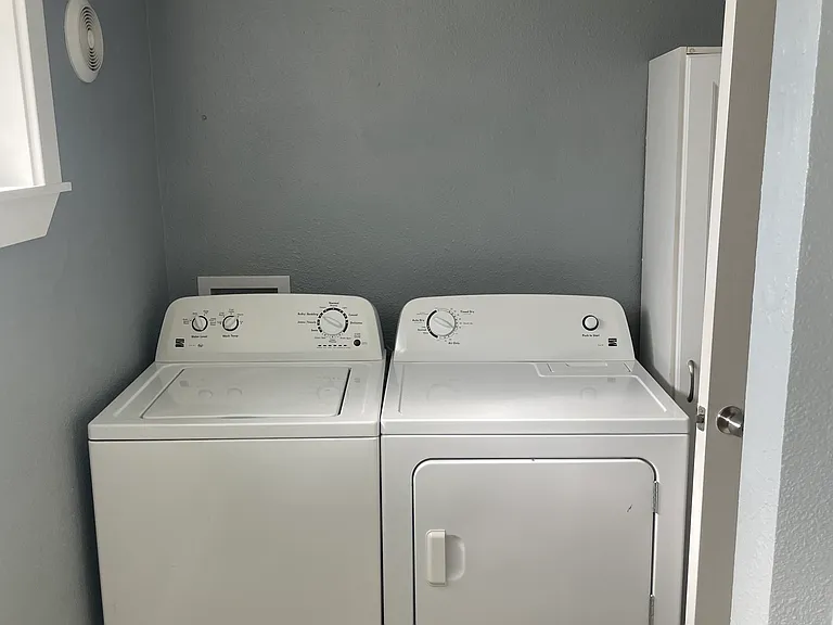 Bathroom/Laundry Room