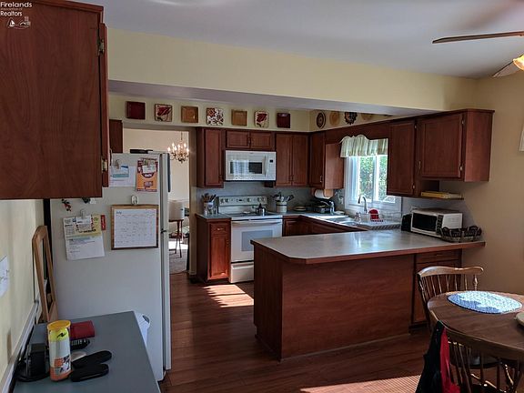 3rd image of 3689 N Delwood Dr