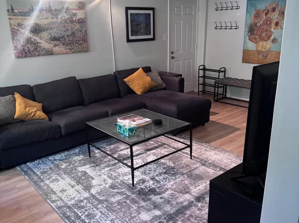 1742 N Rhodes St APT 300, Arlington, VA 22201
