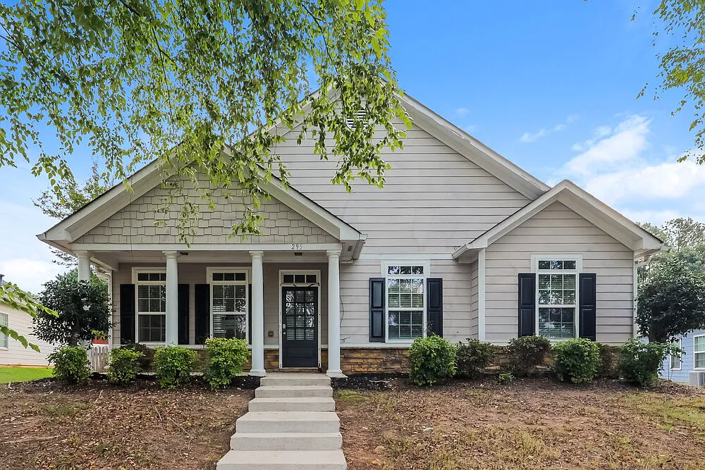 4 bed, 2.0 bath, 1796 sqft, $2,045 — Photo 1