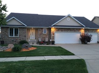 3122 Brook View Dr, Des Moines, IA 50317