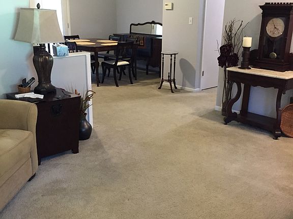 4th image of 1403 Northshire Ln